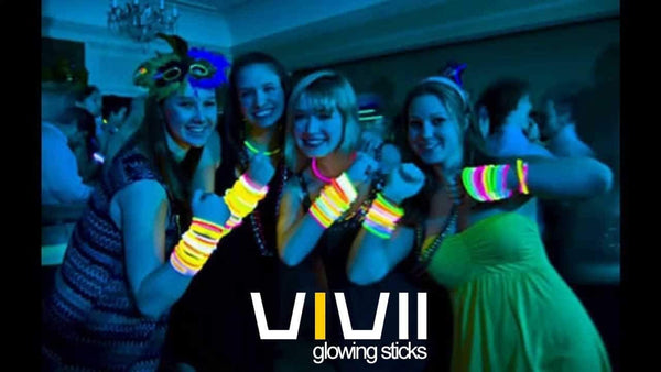 Dubkart Party supplies 100 Pieces Neon Party Glow Sticks Bracelets